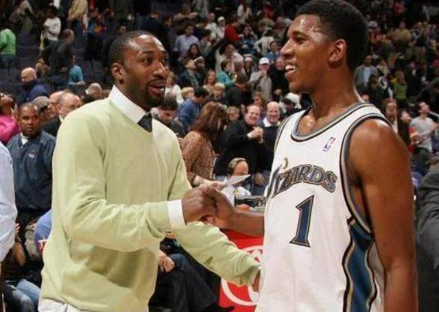 意媒：伊布、费拉拉入选米兰冬奥会火炬传递阵容（意媒：伊布、费拉拉被选为米兰冬奥会火炬手）