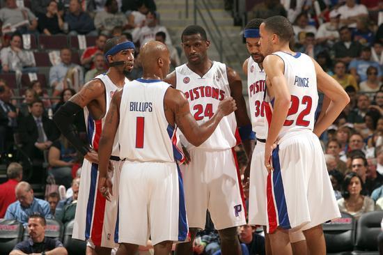 足球报：新鹏城下赛季目标是保级的基础上前进几名（足球报：新鹏城下赛季力争在保级基础上再提升排名）