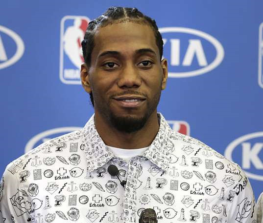 前锋关键射门锁定胜局（前锋致胜一击锁定胜利）