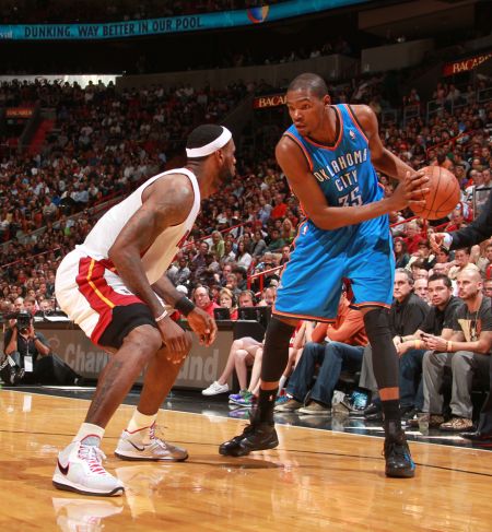 托蒂称赞穆里尼奥：绝对的顶级教练No.1，他为罗马带来冠军（托蒂盛赞穆里尼奥：世界第一的顶级主帅，已为罗马带回冠军）